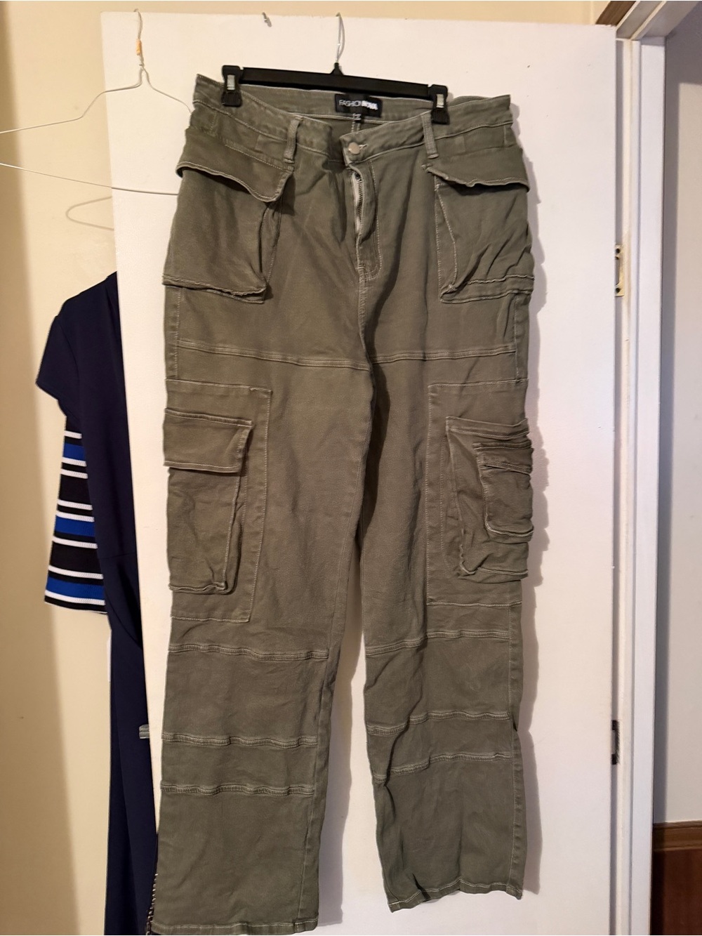 Fashion Nova Women’s Cargo Trousers in Olive Green Size 16